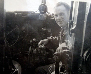 Кабанов Б.А. в кабине самолета Ли-2 1960г